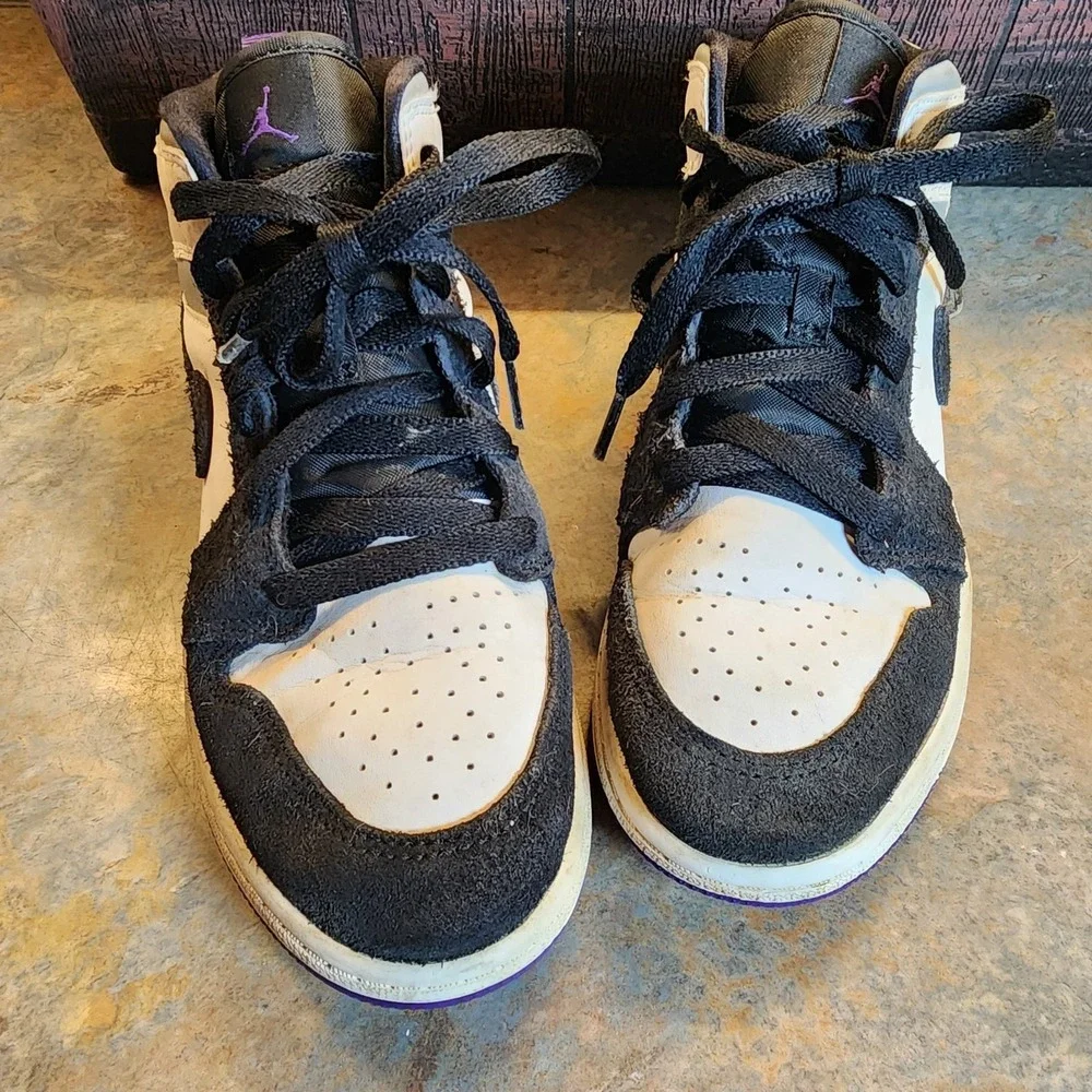 Nike Air Jordan 1 Mid Se White Black Court Purple Youth 2.5 BQ6932-105
